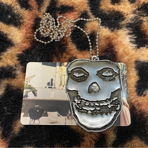 Misfits π 2009 Crimson Ghost Skull Pendant Necklace - Picture 4 of 4